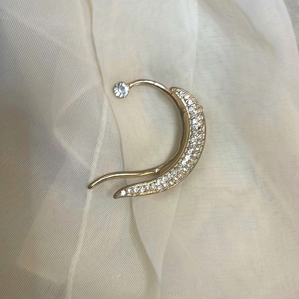 Ear cuff